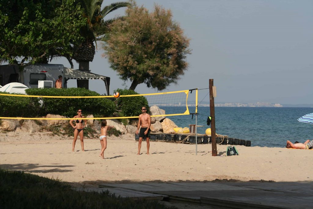 pista Beach Volley playa camping Montroig